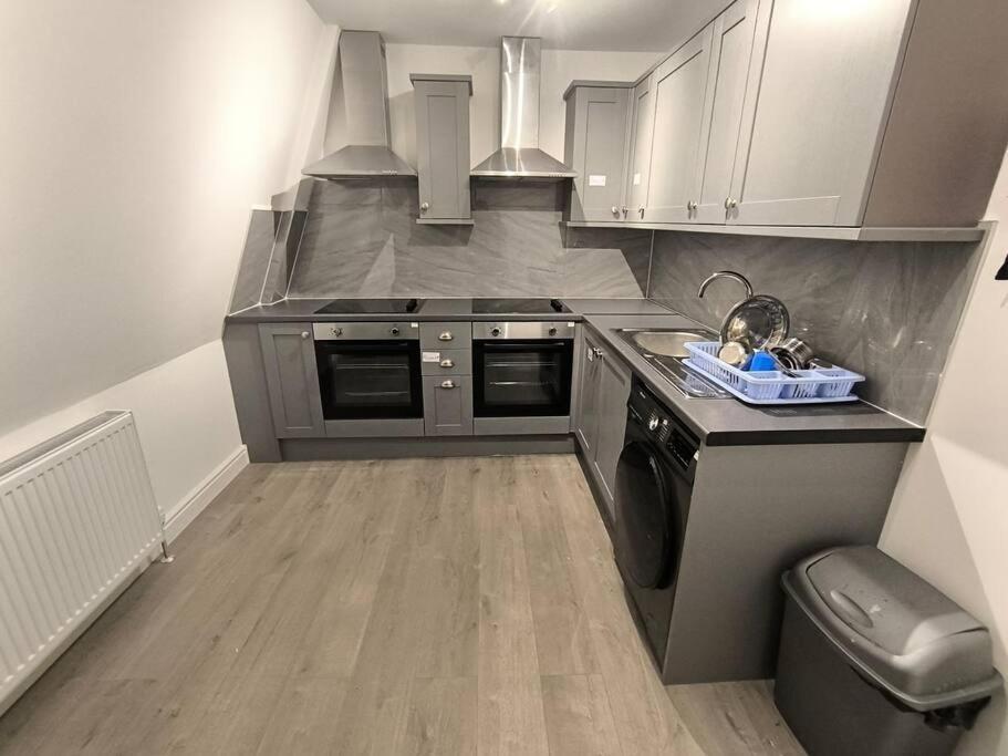 Studio Style Room, Near Tooting Broadway Station Лондон Экстерьер фото